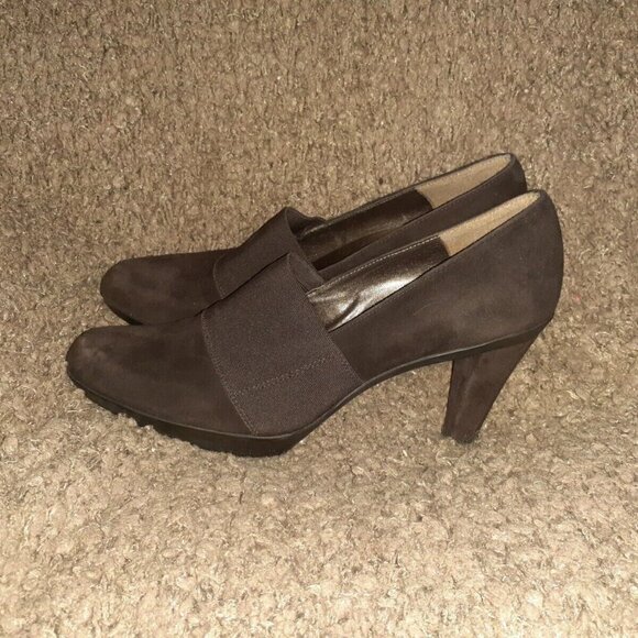 STUART WEITZMAN-Dark Brown Suede Pumps-Elastic-3" Heels-Size 8-Near Mint - Picture 2 of 7